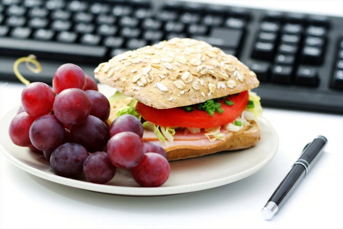 Как да се храним здравословно на работното място