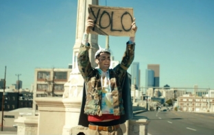 Адам Ливайн от Maroon 5 и Kendrick Lamar в новия клип на The Lonely Island (Видео)