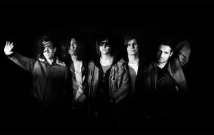 Официално: The Strokes пускат Comedown Machine през март