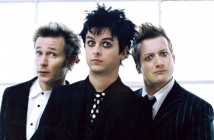 Изписаха Били Джо от клиниката, Green Day подновяват концертна дейност