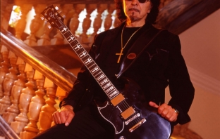 Песен на китариста на Black Sabbath ще бори Елица и Стунджи на Евровизия 2013