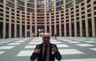 Изхвърлиха Мишо Шамара от Европарламента, нарече външния министър 