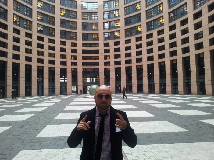 Изхвърлиха Мишо Шамара от Европарламента, нарече външния министър "лицемер" (Видео)