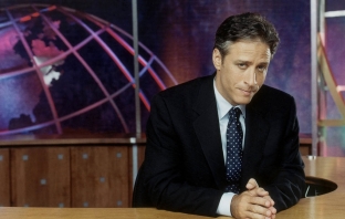 Джон Стюарт се оттегля от The Daily Show, за да работи по режисьорския си дебют