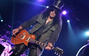 Slash подготвя песни за нов албум