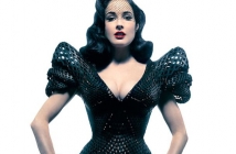 3D роклята на Дита фон Тийз не скри почти нищо от божественото й тяло