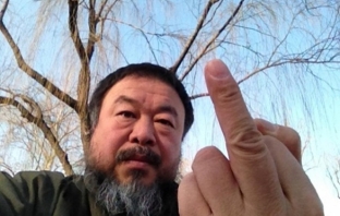 Скандалният китайски дисидент Ai Weiwei пробива Желязната завеса с метъл албум