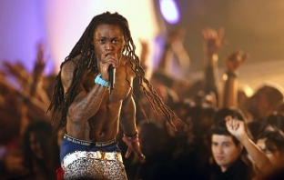 Lil Wayne в изкуствена кома след серия припадъци