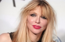 "К*чката" Къртни Лав и сър Елтън Джон в новия албум на Fall Out Boy