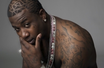 Рапърът Gucci Mane разби бутилка в главата на войник