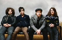 Fall Out Boy пусна безплатно новия си албум, включващ песни с Къртни Лав и Елтън Джон