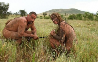 И Discovery заложи на голотата в Naked Castaway и Naked and Afraid