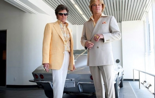 Майкъл Дъглас и Мат Деймън са бляскава гей двойка в Behind the Candelabra (Трейлър) Майкъл Дъглас и Мат Деймън са бляскава гей двойка в Behind the Candelabra (Трейлър)