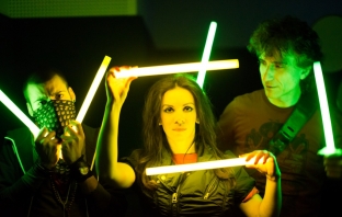 Тайнствен хип-хоп изпълнител с Елица и Стоян на Евровизия 2013 в Малмьо
