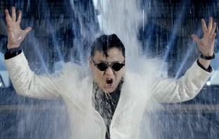 Gentleman на Psy се оказа твърде горещ за Корея и не по-малко сензационен от падащ метериот Gentleman на Psy се оказа твърде горещ за Корея и не по-малко сензационен от падащ метериот