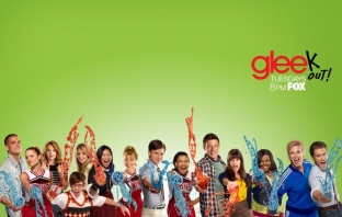 Fox подновява Glee за пети и шести сезон 