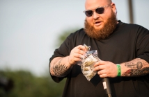 Рапърът Action Bronson раздаде на публиката на Coachella 2013 чувал марихуана (Видео)