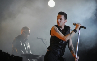 F.O.X подгряват Depeche Mode в София F.O.X подгряват Depeche Mode в София