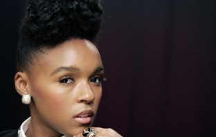 Ерика Баду удари приятелско рамо на Janelle Monáe в парчето Q.U.E.E.N. - чуй го тук!