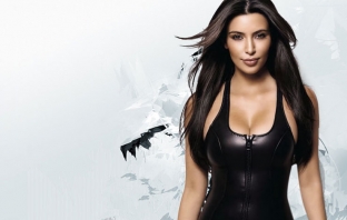 Kim Kardashian се съблече полугола и попита: 