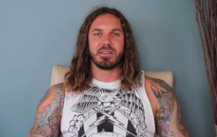 Tim Lambesis от As I Lay Dying пледира невинен за планираното убийство на жена си (видео)