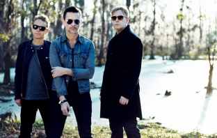 Depeche Mode пристигнаха в София (Снимки) Depeche Mode пристигнаха в София (Снимки)
