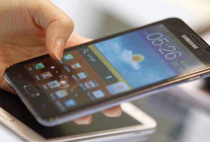 Apple отчитат антирекорд в продажбите на iPhone, Samsung владее световния смартфон пазар