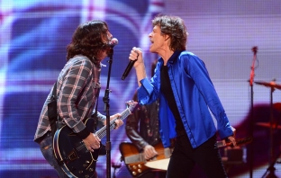 Дейв Грол заби с Rolling Stones в Калифорния (Видео)