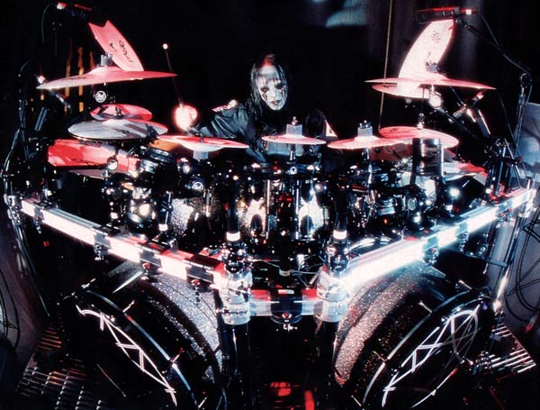 Барабанистът на Slipknot сформира нова група с бивш член на Nine Inch Nails