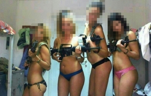 Наказаха новобранки от израелската армия за голи снимки във Facebook