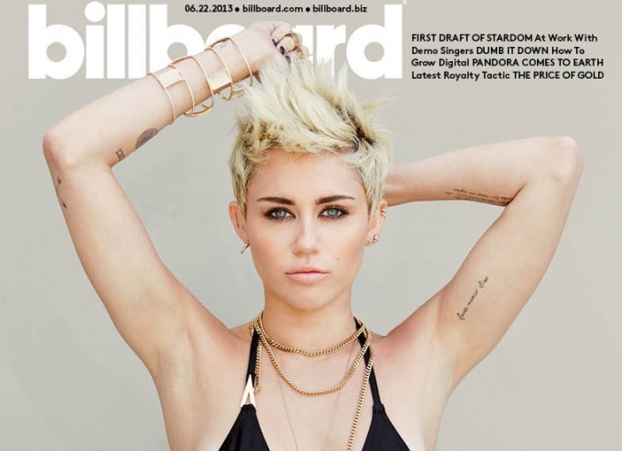 Майли Сайръс на корицата на Billboard – нещо златно, нещо голо и няколко татуировки