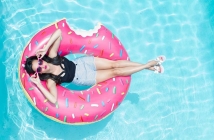 YouTube сензацията Megan Nicole не иска лятото да свършва в Summer Forever (Видео)