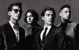 Arctic Monkeys издават петия си албум AM през септември