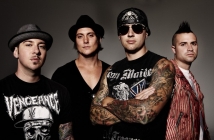 Avenged Sevenfold издават шестия си албум Hail to the King през август 2013 г.