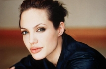Анджелина Джоли търси място за снимките на Unbroken на Хаваите