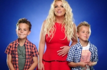 Бритни Спиърс показа децата си във видеото Ooh La La от The Smurfs 2 OST