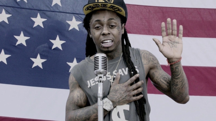 Lil Wayne се моли за страната си в God Bless Amerika (Видео)