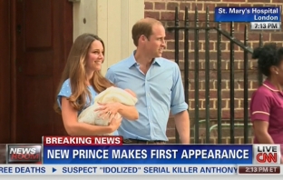 Принц Уилям и Кейт Мидълтън показаха новородения престолонаследник 