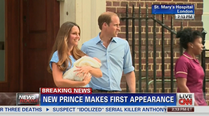 Принц Уилям и Кейт Мидълтън показаха новородения престолонаследник 