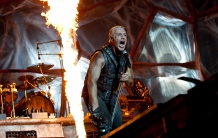 Sofia Rocks 2013: Rammstein подпалиха размирна София