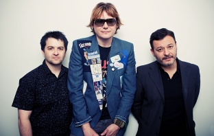 Manic Street Preachers пуснаха видео към най-новия си сингъл Show Me the Wonder