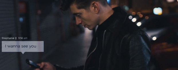 Why’d You Only Call Me When You’re High? - пита Алекс Търнър в новото видео на Arctic Monkeys