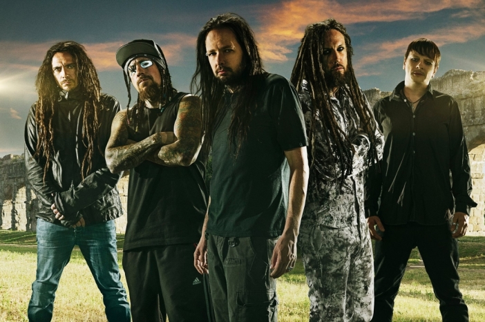 "Korn" предупреждават, че текстовото видео на "Never Never" предизвиква припадъци