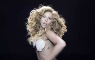 Lady Gaga e секси и предизвикателна в Applause (Видео)