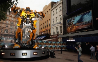 Майкъл Бей показа първа официална снимка от Transformers 4