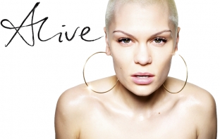 Jessie J издава втория си албум Alive на 23 септември 2013 година