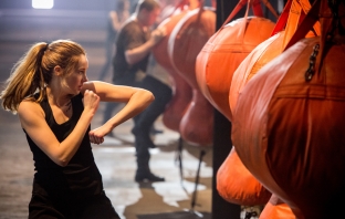 Divergent с Шейлийн Удли показва нова версия на дистопичното бъдеще (Трейлър)