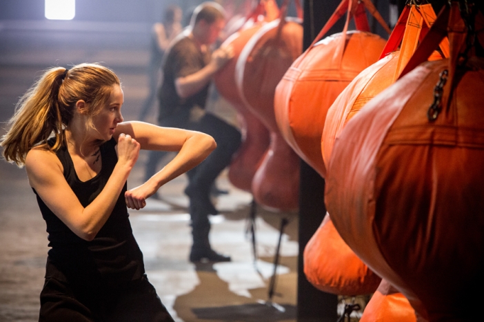 Divergent с Шейлийн Удли показва нова версия на дистопичното бъдеще (Трейлър)