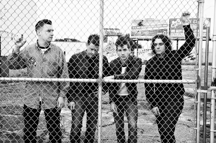 Arctic Monkeys - за въпросите, отговорите и края на буйната младост