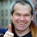 Режисьорът Uwe Boll преби критици – буквално